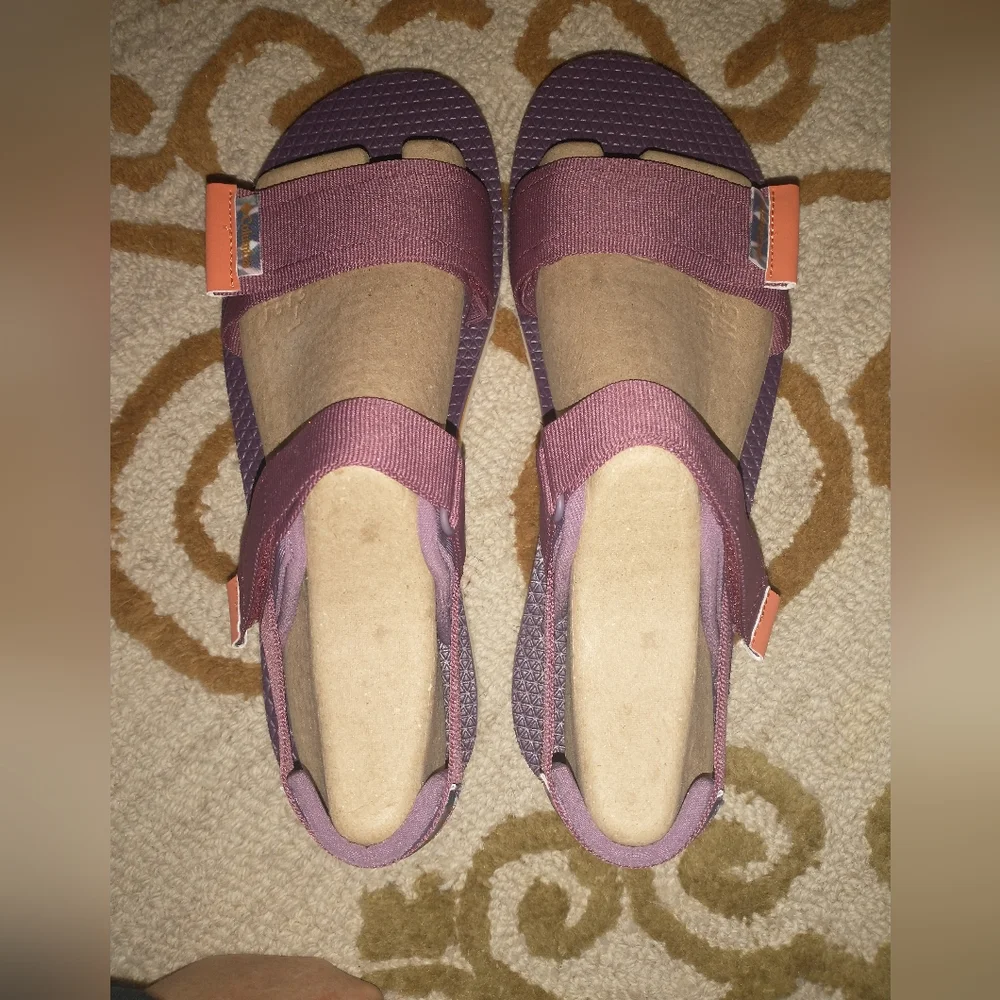 ~~COLUMBIA🧡VIA Sandals~~ - Picture 10 of 14